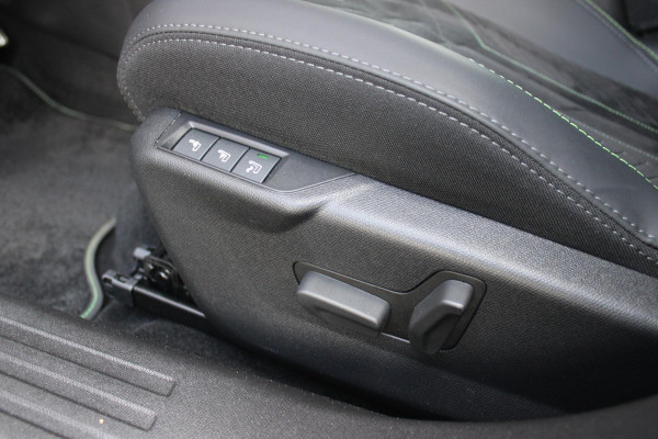Peugeot 2008 1.2 Hybrid 145PK AUTOMAAT GT PACK | ELEKTRISCH BEDIENBARE BESTUURDERSSTOEL | NAVIGATIE | FULL LED KOPLAMPEN | DRAADLOZE APPLE CARPLAY/ANDROID AUTO | ADAPTIVE CRUISE CONTROL | CAMERA VOOR + ACHTER | CLIMATE CONTROL | LICHTMETALEN VELGEN 17" | KEYLESS ENTRY/START | DAB+ RADIO | ALCANTARA/LEDEREN BEKLEDING  | DODEHOEK DETECTIE | PARKEERSENSOREN VOOR + ACHTER | STOEL VERWARMING | DRAADLOZE TELEFOONLADER |