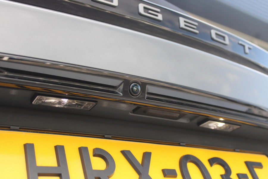 Peugeot 2008 1.2 Hybrid 145PK AUTOMAAT GT PACK | ELEKTRISCH BEDIENBARE BESTUURDERSSTOEL | NAVIGATIE | FULL LED KOPLAMPEN | DRAADLOZE APPLE CARPLAY/ANDROID AUTO | ADAPTIVE CRUISE CONTROL | CAMERA VOOR + ACHTER | CLIMATE CONTROL | LICHTMETALEN VELGEN 17" | KEYLESS ENTRY/START | DAB+ RADIO | ALCANTARA/LEDEREN BEKLEDING  | DODEHOEK DETECTIE | PARKEERSENSOREN VOOR + ACHTER | STOEL VERWARMING | DRAADLOZE TELEFOONLADER |