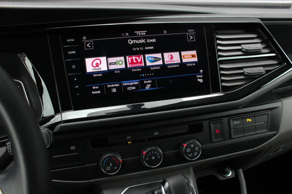Volkswagen Transporter 2.0 TDI L2H1 150PK JB- EDITION DSG / PDC / VERLAGINGSVEREN / LEDEREN BEKLEDING / FULL / APPLE CARPLAY /NAVI