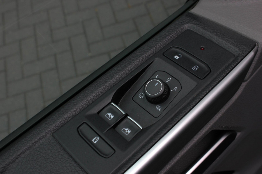 Volkswagen Transporter 2.0 TDI L2H1 150PK JB- EDITION DSG / PDC / VERLAGINGSVEREN / LEDEREN BEKLEDING / FULL / APPLE CARPLAY /NAVI