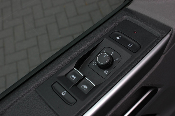 Volkswagen Transporter 2.0 TDI L2H1 150PK JB- EDITION DSG / PDC / VERLAGINGSVEREN / LEDEREN BEKLEDING / FULL / APPLE CARPLAY /NAVI