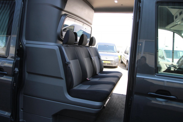Volkswagen Crafter 35 2.0 TDI L3H3 DC / 6 pers / AUTOMAAT / Trekhaak / Camera