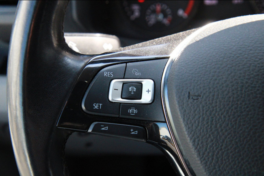 Volkswagen Crafter 35 2.0 TDI L3H3 DC / 6 pers / AUTOMAAT / Trekhaak / Camera