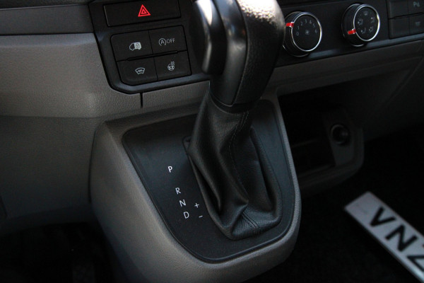 Volkswagen Crafter 35 2.0 TDI L3H3 DC / 6 pers / AUTOMAAT / Trekhaak / Camera