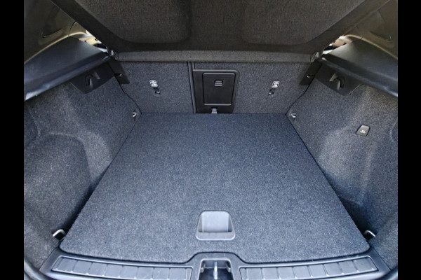 Volvo XC40 T4 211PK Plug-in Hybrid Inscription Expression | Trekhaak | BLIS | Camera Achter | Stoel & Stuur verwarm. | 18'' |