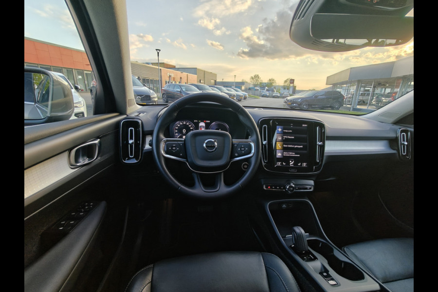 Volvo XC40 T4 211PK Plug-in Hybrid Inscription Expression | Trekhaak | BLIS | Camera Achter | Stoel & Stuur verwarm. | 18'' |
