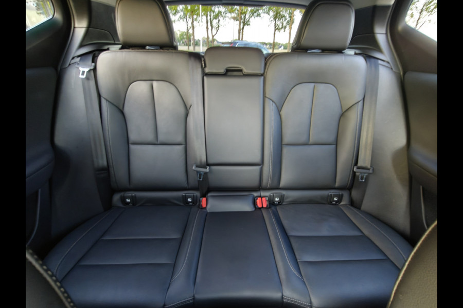 Volvo XC40 T4 211PK Plug-in Hybrid Inscription Expression | Trekhaak | BLIS | Camera Achter | Stoel & Stuur verwarm. | 18'' |