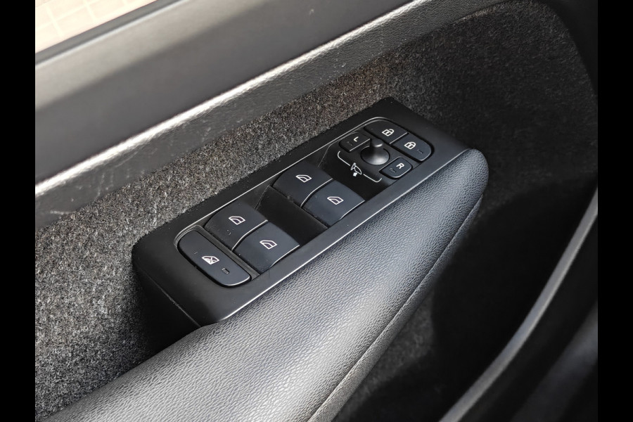 Volvo XC40 T4 211PK Plug-in Hybrid Inscription Expression | Trekhaak | BLIS | Camera Achter | Stoel & Stuur verwarm. | 18'' |