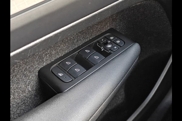 Volvo XC40 T4 211PK Plug-in Hybrid Inscription Expression | Trekhaak | BLIS | Camera Achter | Stoel & Stuur verwarm. | 18'' |
