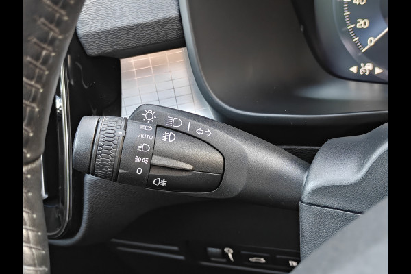 Volvo XC40 T4 211PK Plug-in Hybrid Inscription Expression | Trekhaak | BLIS | Camera Achter | Stoel & Stuur verwarm. | 18'' |