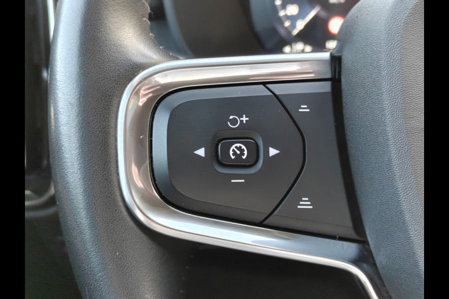 Volvo XC40 T4 211PK Plug-in Hybrid Inscription Expression | Trekhaak | BLIS | Camera Achter | Stoel & Stuur verwarm. | 18'' |