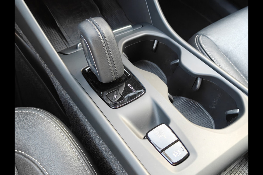 Volvo XC40 T4 211PK Plug-in Hybrid Inscription Expression | Trekhaak | BLIS | Camera Achter | Stoel & Stuur verwarm. | 18'' |