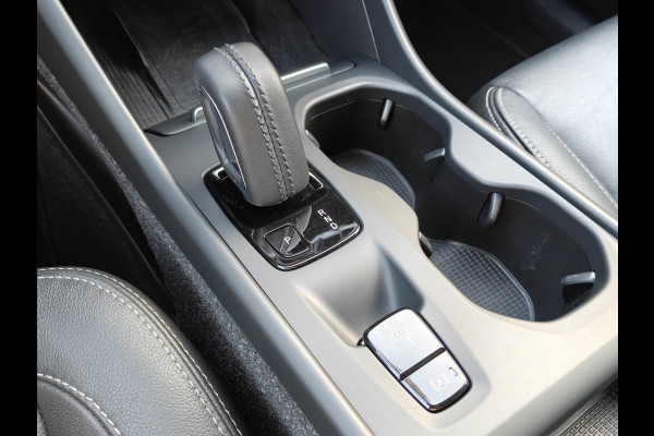 Volvo XC40 T4 211PK Plug-in Hybrid Inscription Expression | Trekhaak | BLIS | Camera Achter | Stoel & Stuur verwarm. | 18'' |