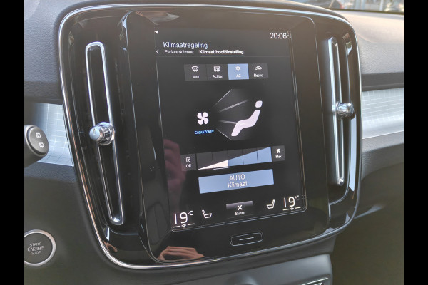 Volvo XC40 T4 211PK Plug-in Hybrid Inscription Expression | Trekhaak | BLIS | Camera Achter | Stoel & Stuur verwarm. | 18'' |