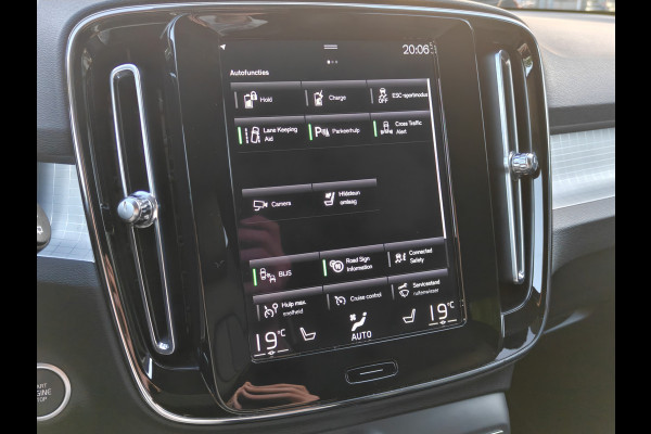 Volvo XC40 T4 211PK Plug-in Hybrid Inscription Expression | Trekhaak | BLIS | Camera Achter | Stoel & Stuur verwarm. | 18'' |