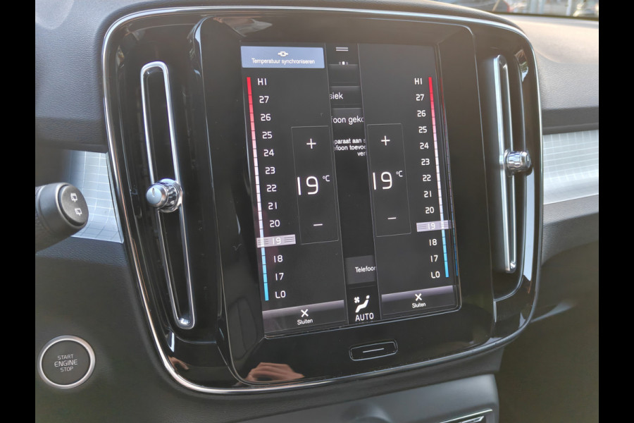 Volvo XC40 T4 211PK Plug-in Hybrid Inscription Expression | Trekhaak | BLIS | Camera Achter | Stoel & Stuur verwarm. | 18'' |