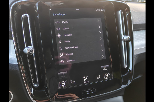 Volvo XC40 T4 211PK Plug-in Hybrid Inscription Expression | Trekhaak | BLIS | Camera Achter | Stoel & Stuur verwarm. | 18'' |