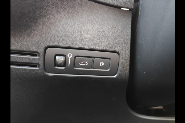 Volvo XC40 T4 211PK Plug-in Hybrid Inscription Expression | Trekhaak | BLIS | Camera Achter | Stoel & Stuur verwarm. | 18'' |