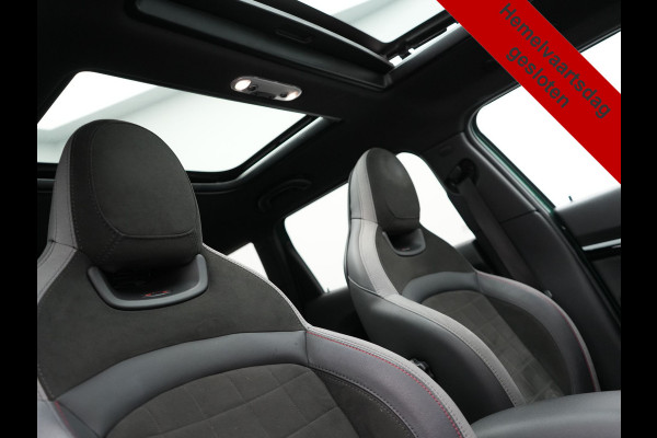 MINI Clubman 2.0 Cooper S John Cooper Works FACELIFT 179pk Dealer O.H | Panodak | Adaptive Cruise | Alcantara JCW Sportstoelen | Head Up | Harman Kardon | 19"L.M | Trekhaak Afn. | Camera | Keyless |