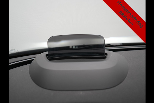 MINI Clubman 2.0 Cooper S John Cooper Works FACELIFT 179pk Dealer O.H | Panodak | Adaptive Cruise | Alcantara JCW Sportstoelen | Head Up | Harman Kardon | 19"L.M | Trekhaak Afn. | Camera | Keyless |