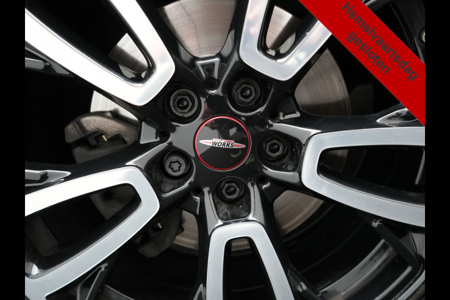 MINI Clubman 2.0 Cooper S John Cooper Works FACELIFT 179pk Dealer O.H | Panodak | Adaptive Cruise | Alcantara JCW Sportstoelen | Head Up | Harman Kardon | 19"L.M | Trekhaak Afn. | Camera | Keyless |
