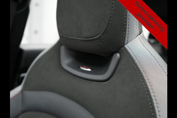 MINI Clubman 2.0 Cooper S John Cooper Works FACELIFT 179pk Dealer O.H | Panodak | Adaptive Cruise | Alcantara JCW Sportstoelen | Head Up | Harman Kardon | 19"L.M | Trekhaak Afn. | Camera | Keyless |