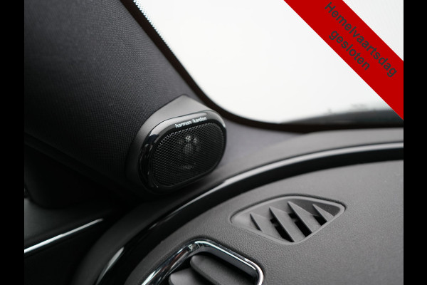 MINI Clubman 2.0 Cooper S John Cooper Works FACELIFT 179pk Dealer O.H | Panodak | Adaptive Cruise | Alcantara JCW Sportstoelen | Head Up | Harman Kardon | 19"L.M | Trekhaak Afn. | Camera | Keyless |