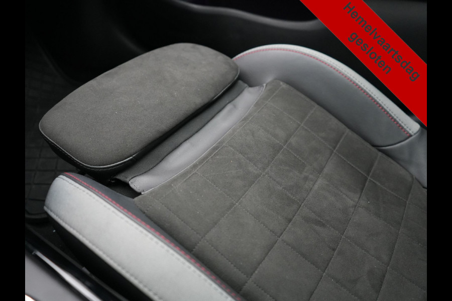 MINI Clubman 2.0 Cooper S John Cooper Works FACELIFT 179pk Dealer O.H | Panodak | Adaptive Cruise | Alcantara JCW Sportstoelen | Head Up | Harman Kardon | 19"L.M | Trekhaak Afn. | Camera | Keyless |