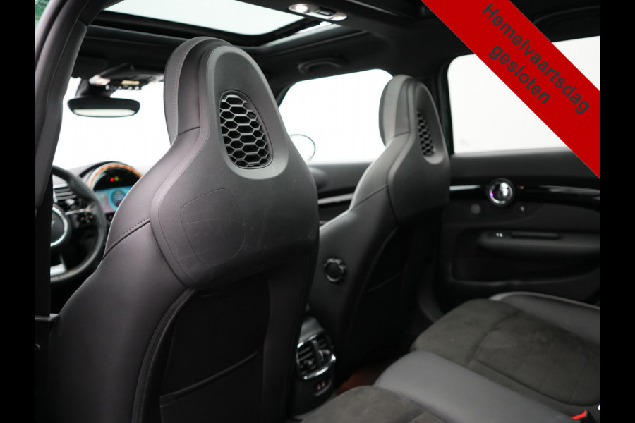 MINI Clubman 2.0 Cooper S John Cooper Works FACELIFT 179pk Dealer O.H | Panodak | Adaptive Cruise | Alcantara JCW Sportstoelen | Head Up | Harman Kardon | 19"L.M | Trekhaak Afn. | Camera | Keyless |