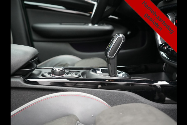 MINI Clubman 2.0 Cooper S John Cooper Works FACELIFT 179pk Dealer O.H | Panodak | Adaptive Cruise | Alcantara JCW Sportstoelen | Head Up | Harman Kardon | 19"L.M | Trekhaak Afn. | Camera | Keyless |