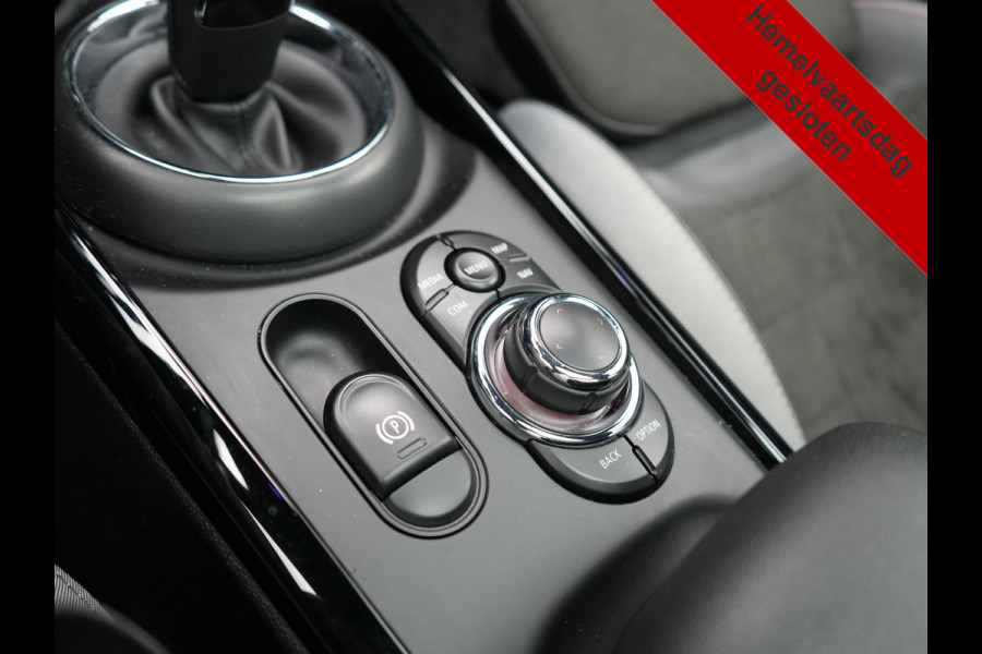 MINI Clubman 2.0 Cooper S John Cooper Works FACELIFT 179pk Dealer O.H | Panodak | Adaptive Cruise | Alcantara JCW Sportstoelen | Head Up | Harman Kardon | 19"L.M | Trekhaak Afn. | Camera | Keyless |
