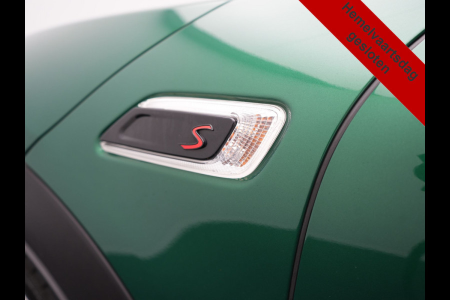 MINI Clubman 2.0 Cooper S John Cooper Works FACELIFT 179pk Dealer O.H | Panodak | Adaptive Cruise | Alcantara JCW Sportstoelen | Head Up | Harman Kardon | 19"L.M | Trekhaak Afn. | Camera | Keyless |