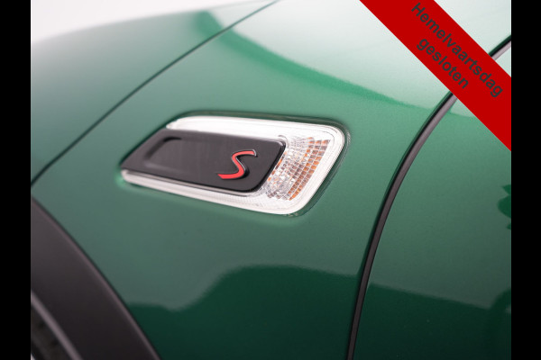 MINI Clubman 2.0 Cooper S John Cooper Works FACELIFT 179pk Dealer O.H | Panodak | Adaptive Cruise | Alcantara JCW Sportstoelen | Head Up | Harman Kardon | 19"L.M | Trekhaak Afn. | Camera | Keyless |