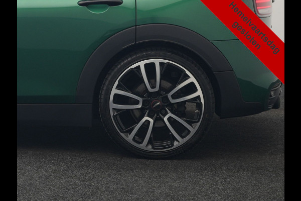 MINI Clubman 2.0 Cooper S John Cooper Works FACELIFT 179pk Dealer O.H | Panodak | Adaptive Cruise | Alcantara JCW Sportstoelen | Head Up | Harman Kardon | 19"L.M | Trekhaak Afn. | Camera | Keyless |