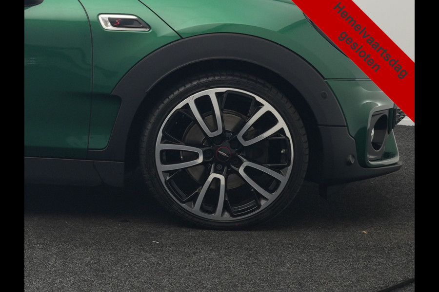 MINI Clubman 2.0 Cooper S John Cooper Works FACELIFT 179pk Dealer O.H | Panodak | Adaptive Cruise | Alcantara JCW Sportstoelen | Head Up | Harman Kardon | 19"L.M | Trekhaak Afn. | Camera | Keyless |