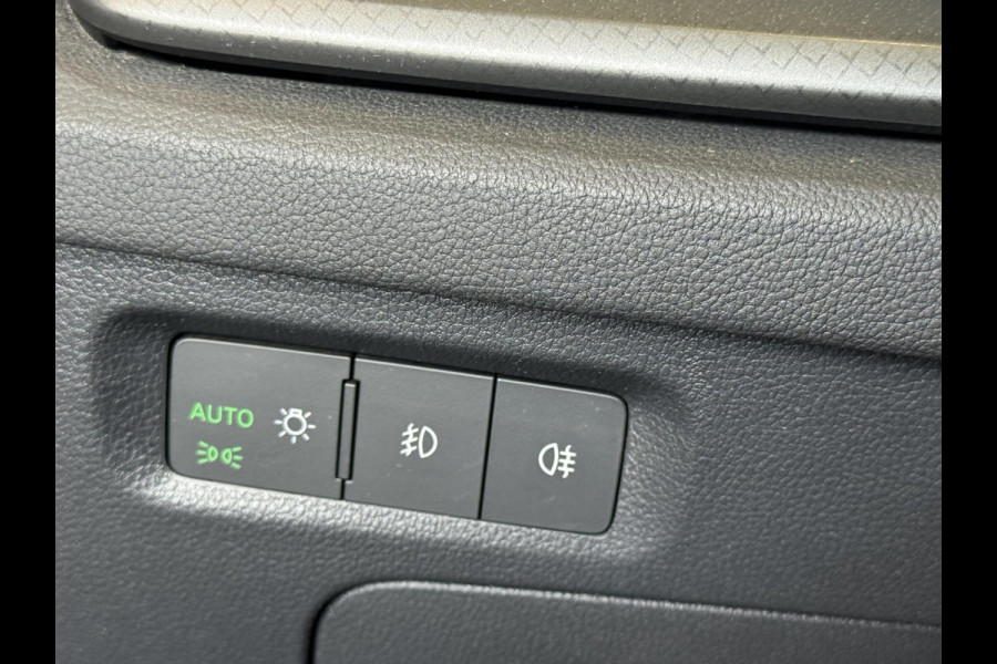 Škoda Octavia Combi 1.0 e-TSI Business Edition Navigatie Apple Carplay/Android Auto Parkeersensoren Adaptive Cruise Control Virtual Cockpit Full Led Climate Control Lichtmetalen velgen