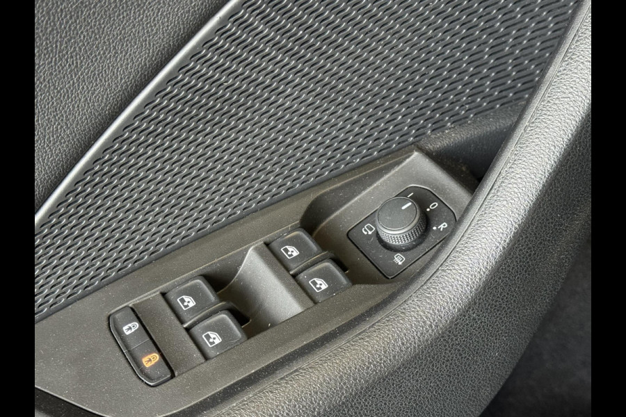 Škoda Octavia Combi 1.0 e-TSI Business Edition Navigatie Apple Carplay/Android Auto Parkeersensoren Adaptive Cruise Control Virtual Cockpit Full Led Climate Control Lichtmetalen velgen