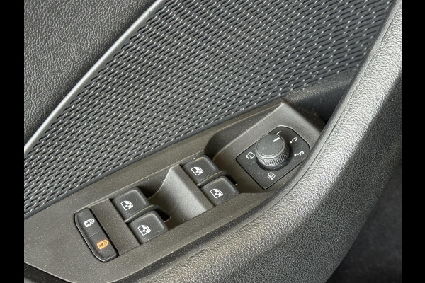 Škoda Octavia Combi 1.0 e-TSI Business Edition Navigatie Apple Carplay/Android Auto Parkeersensoren Adaptive Cruise Control Virtual Cockpit Full Led Climate Control Lichtmetalen velgen