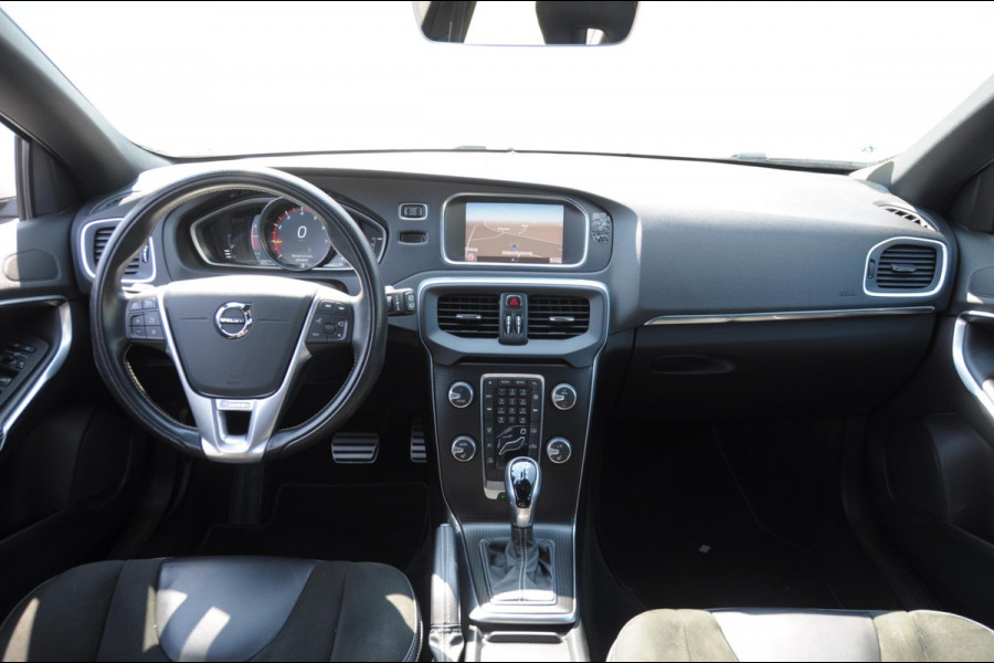 Volvo V40 T4 190PK Automaat Business Sport / Trekhaak / Leder met alcantara interieur / R-Design / Stoelverwarming / Bluetooth / Parkeersensoren / navigatie