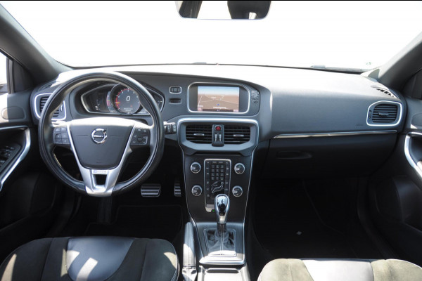 Volvo V40 T4 190PK Automaat Business Sport / Trekhaak / Leder met alcantara interieur / R-Design / Stoelverwarming / Bluetooth / Parkeersensoren / navigatie