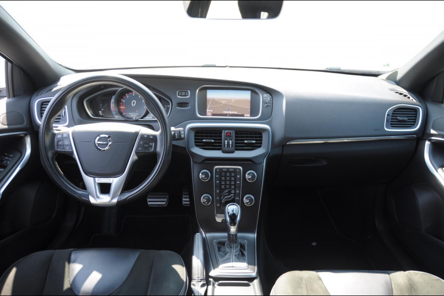 Volvo V40 T4 190PK Automaat Business Sport / Trekhaak / Leder met alcantara interieur / R-Design / Stoelverwarming / Bluetooth / Parkeersensoren / navigatie