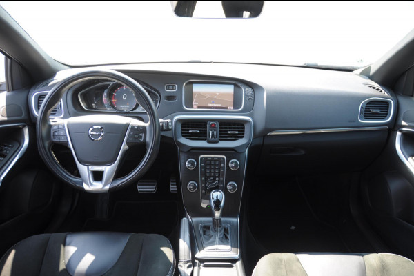 Volvo V40 T4 190PK Automaat Business Sport / Trekhaak / Leder met alcantara interieur / R-Design / Stoelverwarming / Bluetooth / Parkeersensoren / navigatie