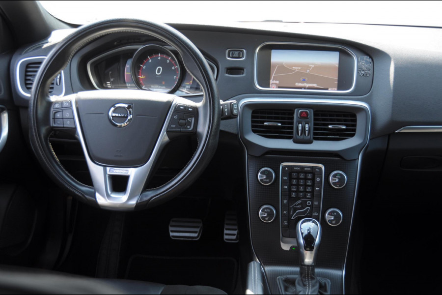 Volvo V40 T4 190PK Automaat Business Sport / Trekhaak / Leder met alcantara interieur / R-Design / Stoelverwarming / Bluetooth / Parkeersensoren / navigatie