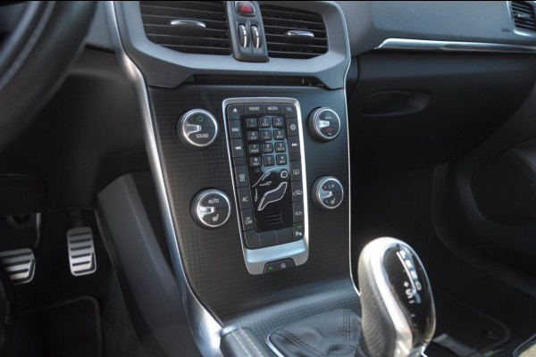 Volvo V40 T4 190PK Automaat Business Sport / Trekhaak / Leder met alcantara interieur / R-Design / Stoelverwarming / Bluetooth / Parkeersensoren / navigatie
