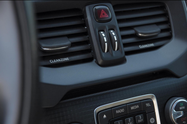 Volvo V40 T4 190PK Automaat Business Sport / Trekhaak / Leder met alcantara interieur / R-Design / Stoelverwarming / Bluetooth / Parkeersensoren / navigatie