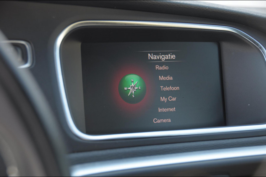 Volvo V40 T4 190PK Automaat Business Sport / Trekhaak / Leder met alcantara interieur / R-Design / Stoelverwarming / Bluetooth / Parkeersensoren / navigatie