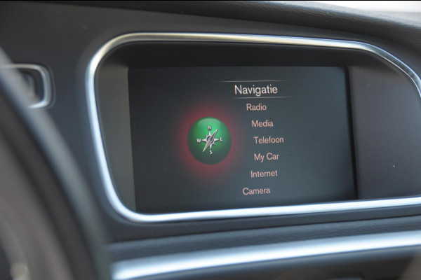 Volvo V40 T4 190PK Automaat Business Sport / Trekhaak / Leder met alcantara interieur / R-Design / Stoelverwarming / Bluetooth / Parkeersensoren / navigatie