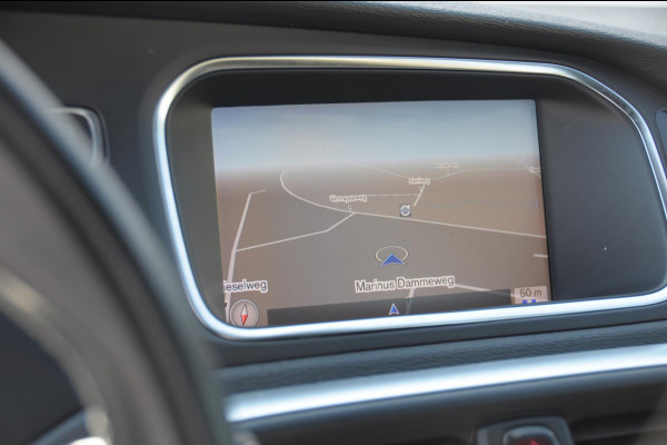 Volvo V40 T4 190PK Automaat Business Sport / Trekhaak / Leder met alcantara interieur / R-Design / Stoelverwarming / Bluetooth / Parkeersensoren / navigatie