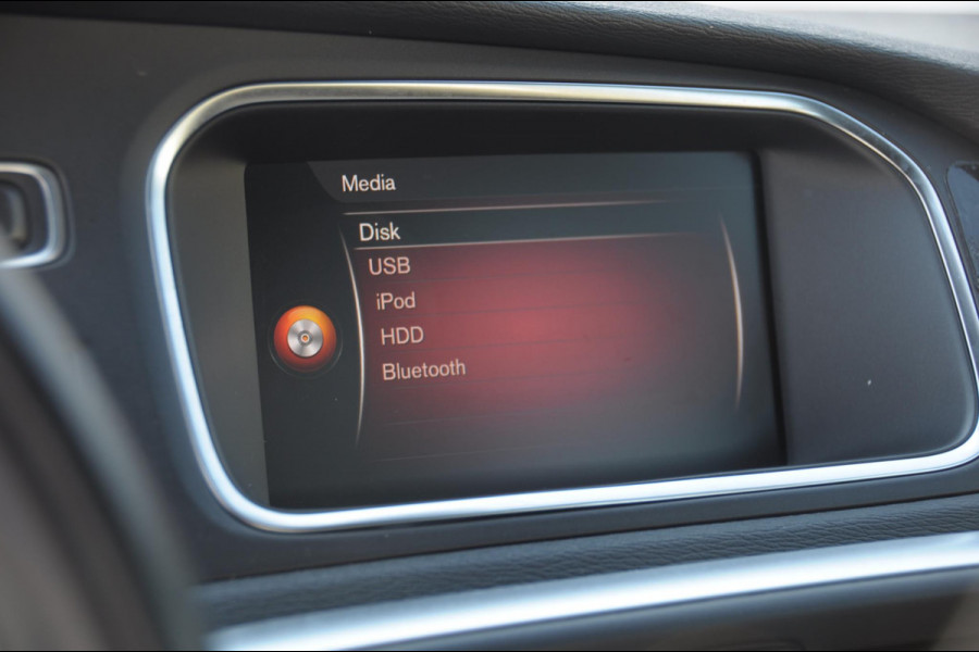 Volvo V40 T4 190PK Automaat Business Sport / Trekhaak / Leder met alcantara interieur / R-Design / Stoelverwarming / Bluetooth / Parkeersensoren / navigatie