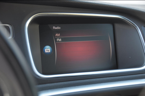 Volvo V40 T4 190PK Automaat Business Sport / Trekhaak / Leder met alcantara interieur / R-Design / Stoelverwarming / Bluetooth / Parkeersensoren / navigatie
